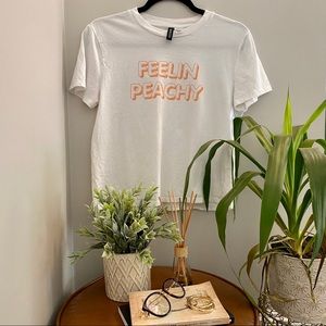 feelin’ peachy graphic tee!
